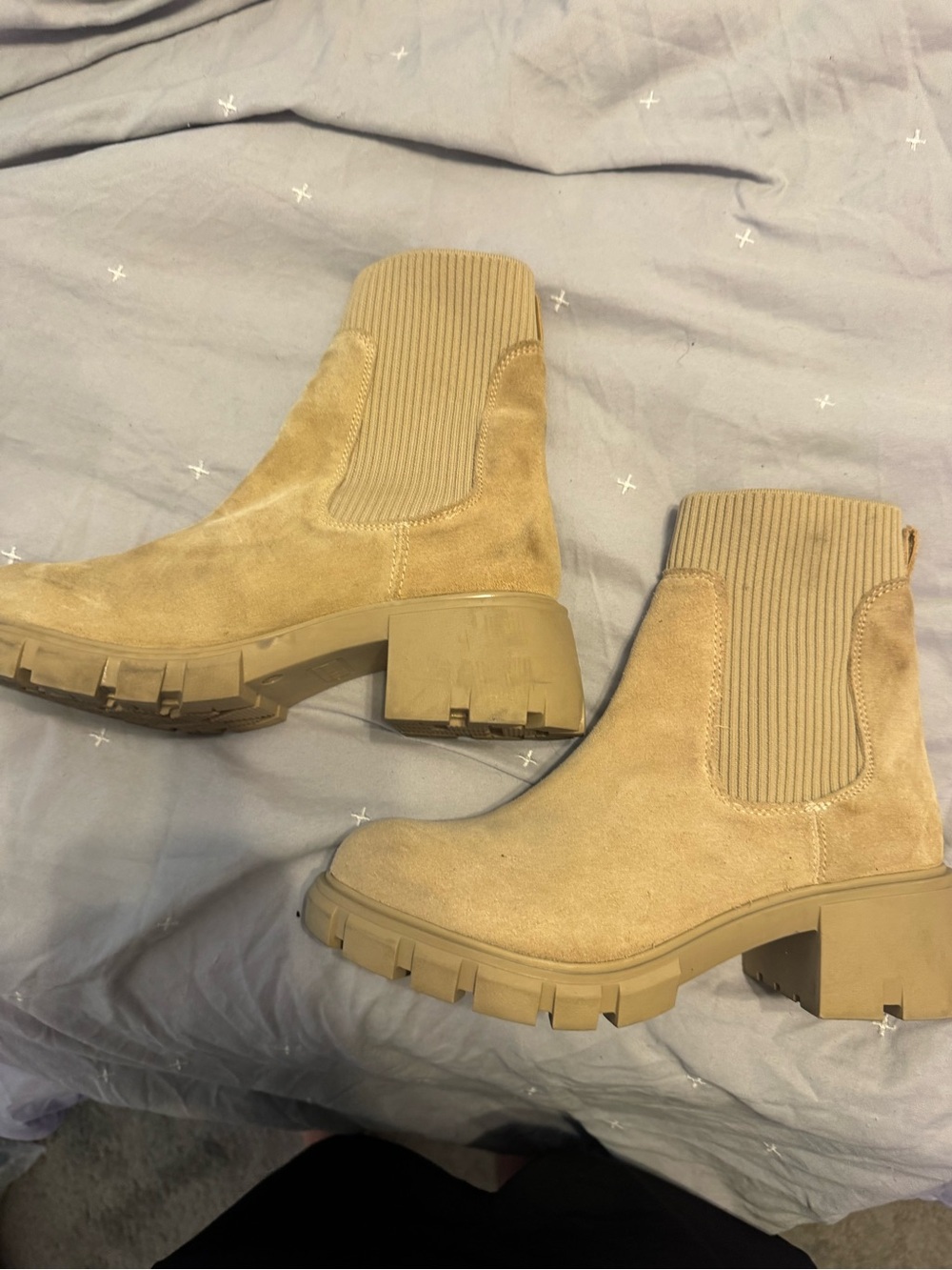 Steve Madden Tan Suede Lug Chelsea Booties - Picture 1 of 1
